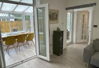 Detached Luxury 6 beds, FAST Wi-fi, Parking, pets & Hottub has rooms with a private hot tub