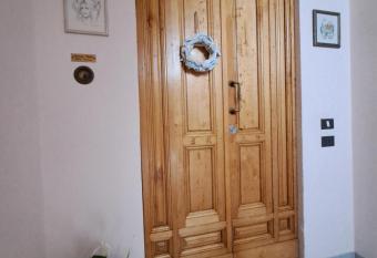 Holiday in the heart of Tuscany has Balcony rooms