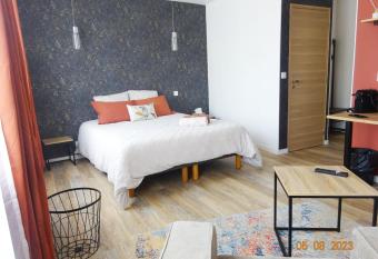 Intello - studio tout confort centre-ville Nogent-le-Rotrou allows 18 year olds to book a room