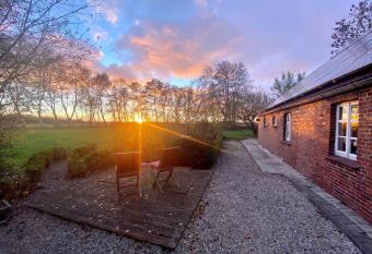 Alleinlage, eingez  unt, Hunde Willkommen, WLAN, Sauna, Kamin allows 18 year olds to book a room