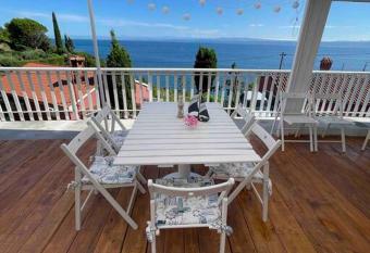 Sunrise SeaView Apartment Fiesa has Balcony rooms