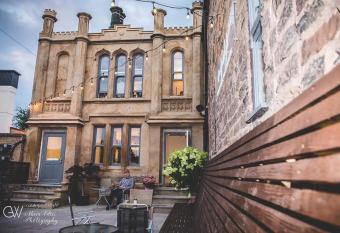 The George Wright Boutique Hotel, Bar & Restaurant has Balcony rooms