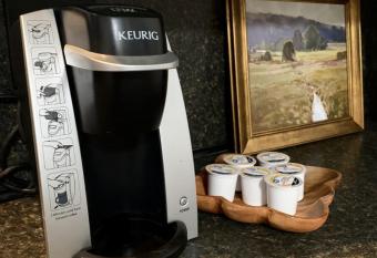 Jefferson Home Room 4 allows 18 year olds to book a room