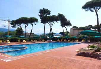 Appartamento con Piscina a Cinquale has Balcony rooms
