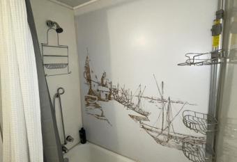 Third Street Home - 4 Bedrooms 2 bathrooms allows 18 year olds to book a room