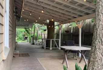 Downtown Private Studio on Clinton allows 18 year olds to book a room