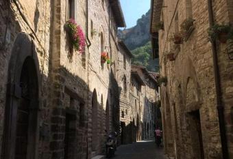 La Dimora di Pietra allows 18 year olds to book a room