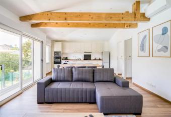 Villa Constance - Antibes has Balcony rooms