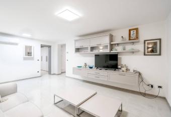 Villino le Conchiglie has Balcony rooms