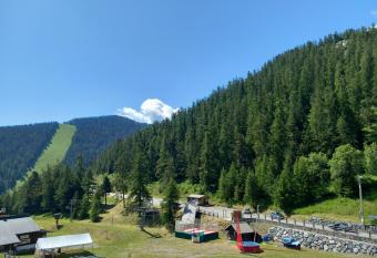 Tr  s agr  able 2 pi  ces au pied des pistes has Balcony rooms