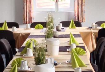 Hotel am Maibaum allows 18 year olds to book a room