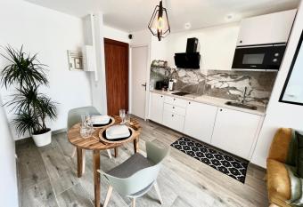 Le Ravello proche gare PARTDIEU has Balcony rooms