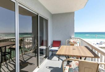 Okaloosa Island Gulf View Resort Studio w Balcony allows 18 year olds to book a room