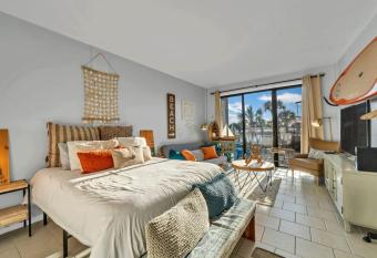 Stunning Fort Walton Beach Waterfront Studio Condo allows 18 year olds to book a room