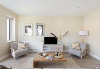 Luxury Seaview Apartment has Balcony rooms