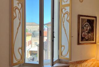 Residenza del Duca allows 18 year olds to book a room