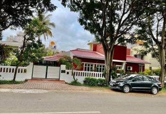 Sharanyam: 3 Bedroom Villa in prime location has rooms with a private hot tub