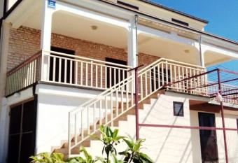 Beach House Paradise has Balcony rooms