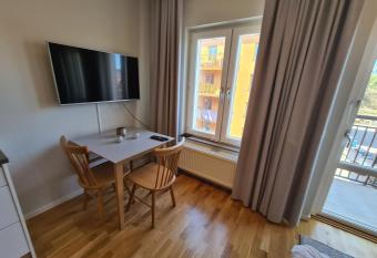 Home Inn DV17 has Balcony rooms