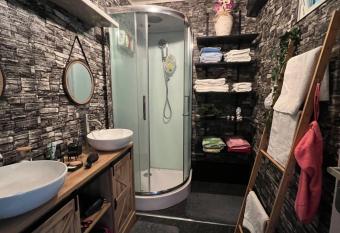 Cocooning Remois has Balcony rooms