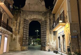 Porta Palermo Centro Sciacca has Balcony rooms