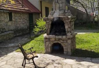 Guesthouse Mrdjenovic has Balcony rooms