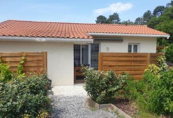 Florecita petite maison allows 18 year olds to book a room