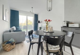 Nadmorski Apartament z ogr  dkiem przy pla  y 114 Rezydencja Niechorze has Balcony rooms