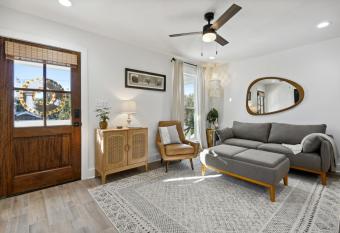 Vacation Rental Bay St Louis walk to beach, dining, shopping, and nightlife has Balcony rooms