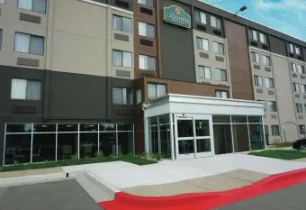 Ace Luxury Property has Balcony rooms