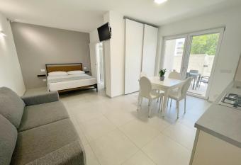 Medit  rra Suite Lecce allows 18 year olds to book a room