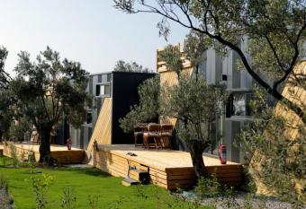 ELIES TINY GLAMPING has Balcony rooms