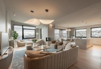 Vindlys Troms   has Balcony rooms