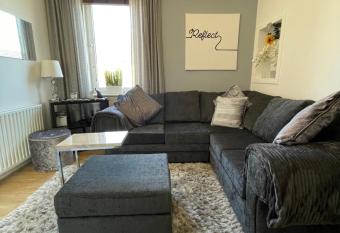 Relax,reflect and unwind one bedroom flat has Balcony rooms