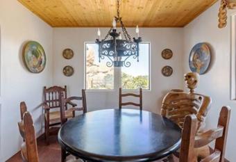 Hot Tub Boulders Art-Infused Adobe- Stella has rooms with a private hot tub