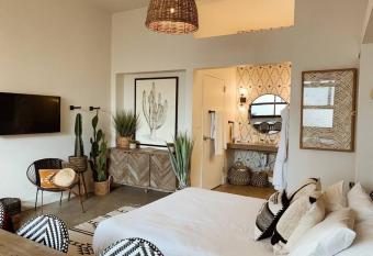 Reunion 102 -1.5 Mi to Broadway- Heart of 5 Points has Balcony rooms