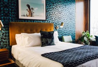 Reunion 201 -1.5 Mi to Broadway- Heart of 5 Points has Balcony rooms