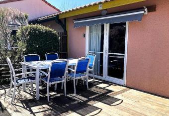 Charmante petite maison has Balcony rooms