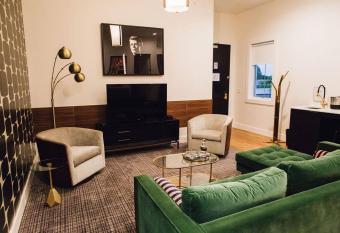 Reunion 302 -1.5 Mi to Broadway- Heart of 5 Points has Balcony rooms