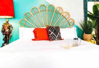 Reunion 101 -1.5 Mi to Broadway- Heart of 5 Points has Balcony rooms