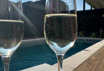 Mo&Vi Camera in Villa con Piscina - Vicino F1-Parco Monza allows 18 year olds to book a room