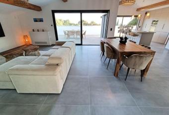 Luxueux Duplex avec terrasse vue mer has Balcony rooms