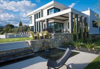 Domaine du Prieur   - Villa Medusa has Balcony rooms