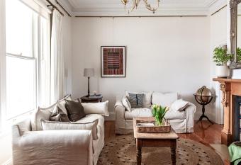 Belstone cottage - 1880   s terrace at French Street has Balcony rooms