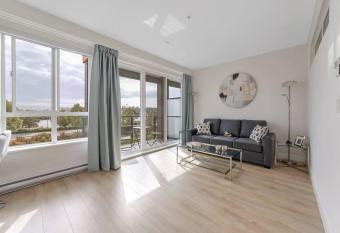 Modern Condo in Oceanside Community Near Shopping allows 18 year olds to book a room