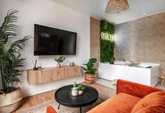 Appartement spa : O Spa Zen Jacuzzi-Sauna-Terrasse has Balcony rooms