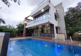 Leisure Villa has Balcony rooms