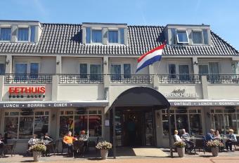 Brinkhotel allows 18 year olds to book a room