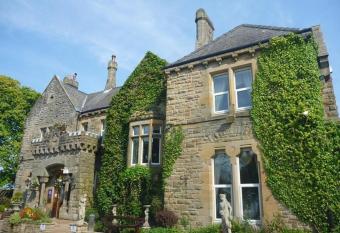 Hunday Manor Country House Hotel allows 18 year olds to book a room