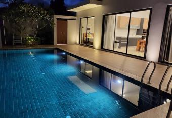 E villa near bangtao beach ,                                                       has Balcony rooms